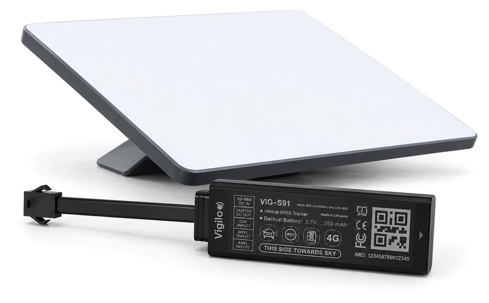 Starlink Mini antenna with Vigilo GPS tracker